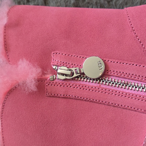 NIB Sz 8 Ugg Pink Short Boots - Picture 5 of 11